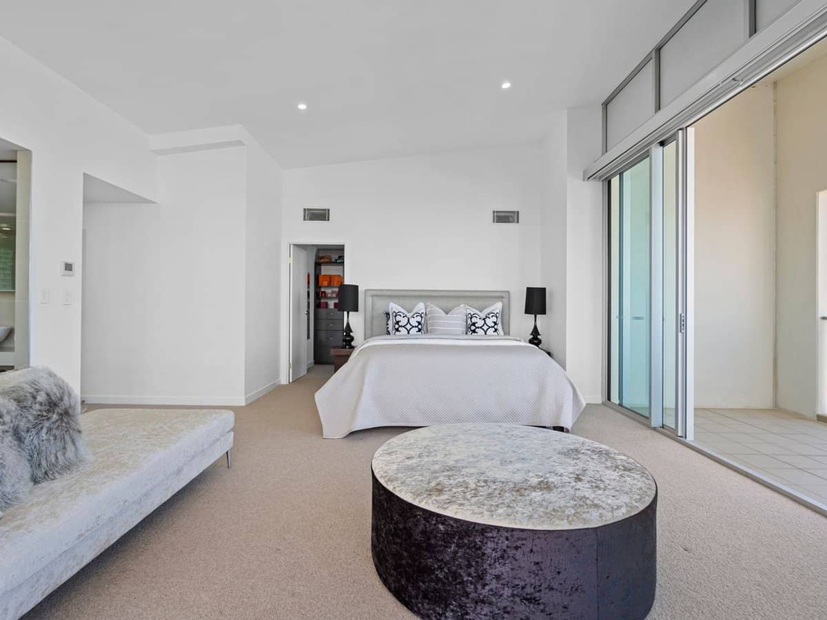 53 Darrambal Street, SURFERS PARADISE - Thumbnail 12