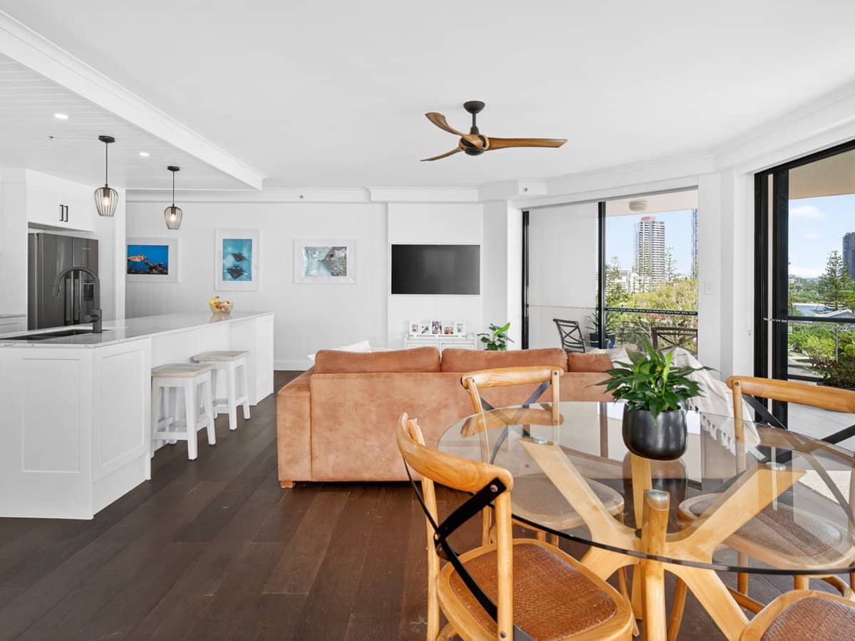 22 Montgomery Avenue, MAIN BEACH - Thumbnail 4