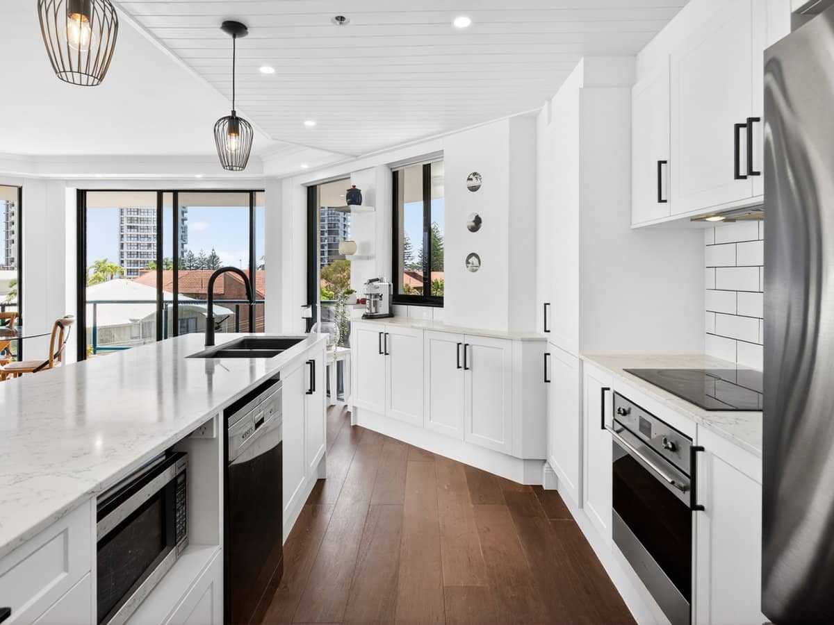 22 Montgomery Avenue, MAIN BEACH - Thumbnail 10