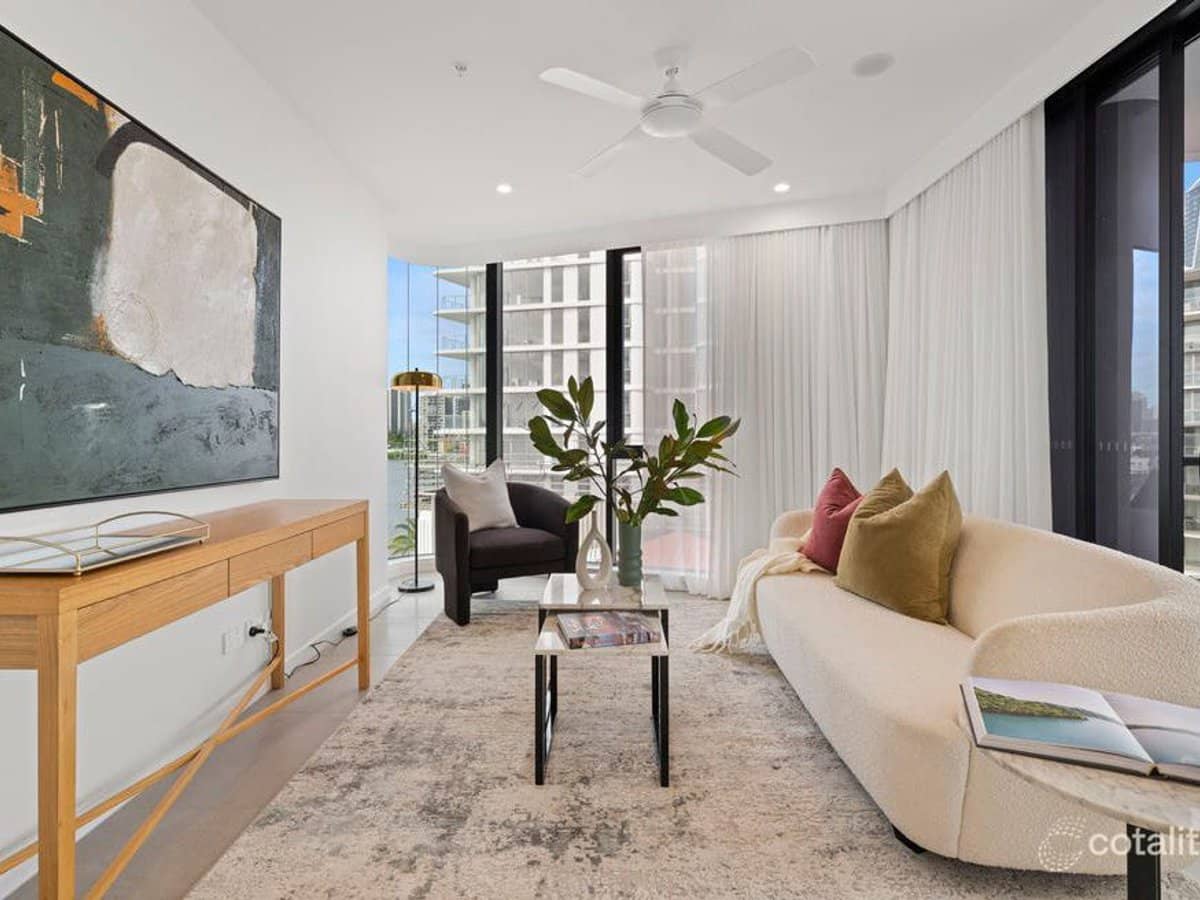 15-17 Cannes Avenue, Surfers Paradise - Thumbnail 3