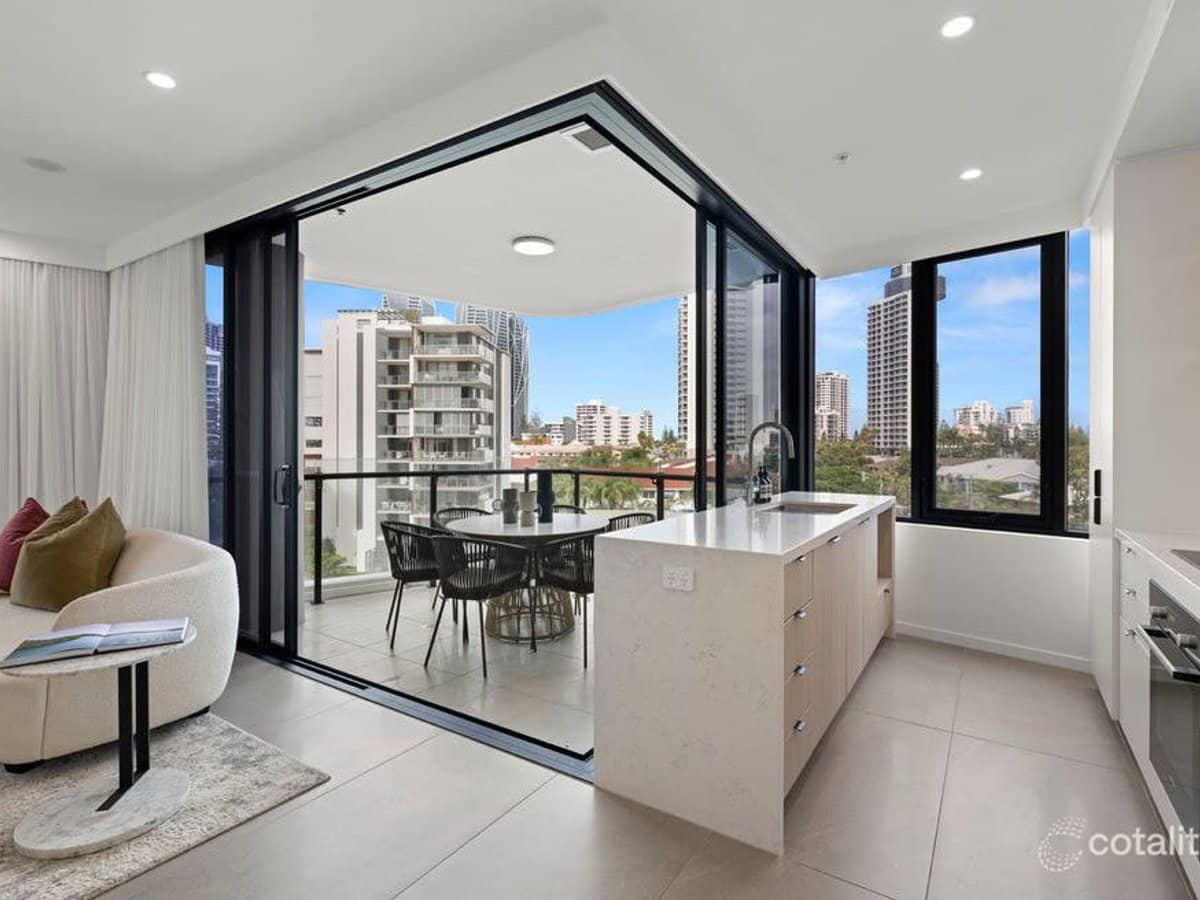 15-17 Cannes Avenue, Surfers Paradise - Thumbnail 4