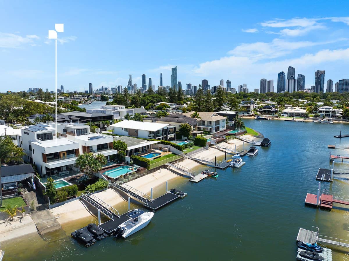 11 Beverley Crescent, Broadbeach Waters - Thumbnail 1