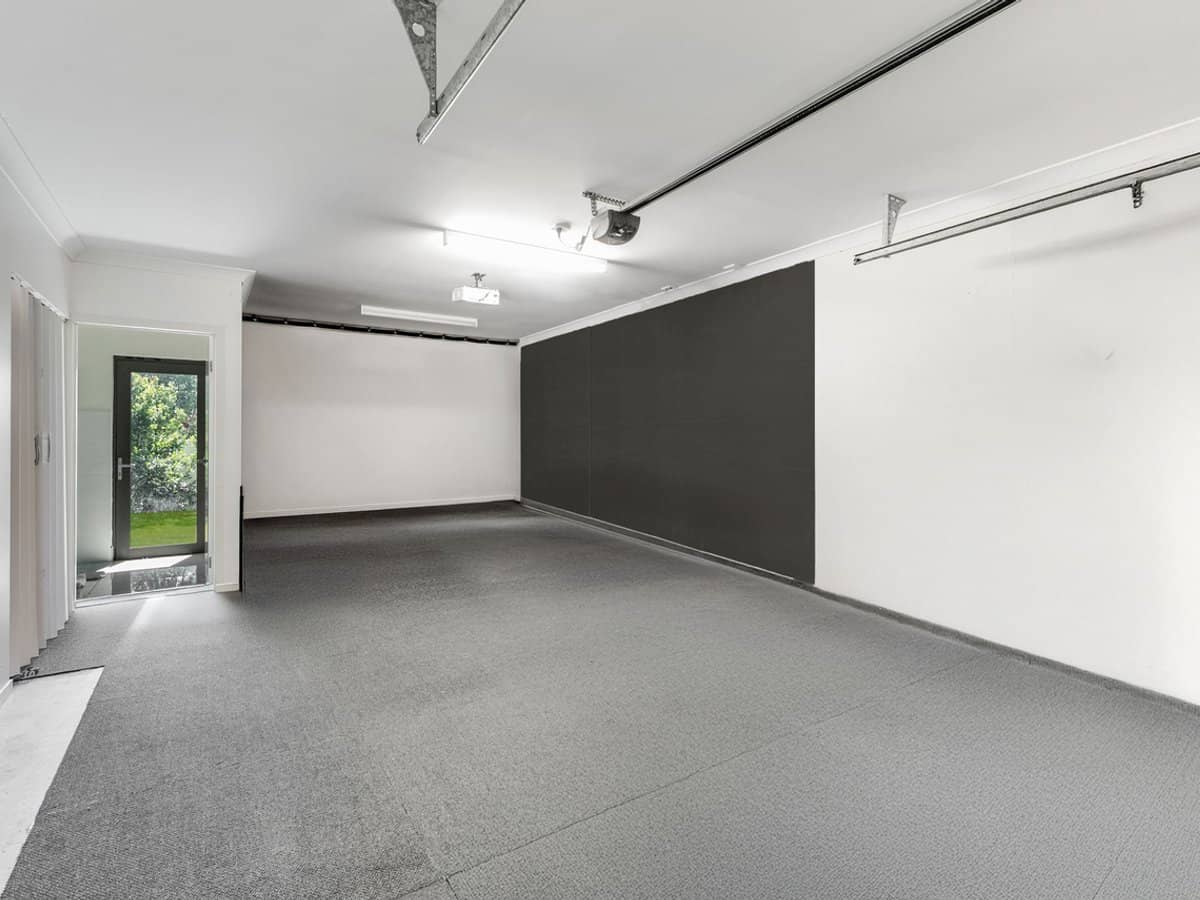 1 Mervyn Thomas Drive, HOPE ISLAND - Thumbnail 2