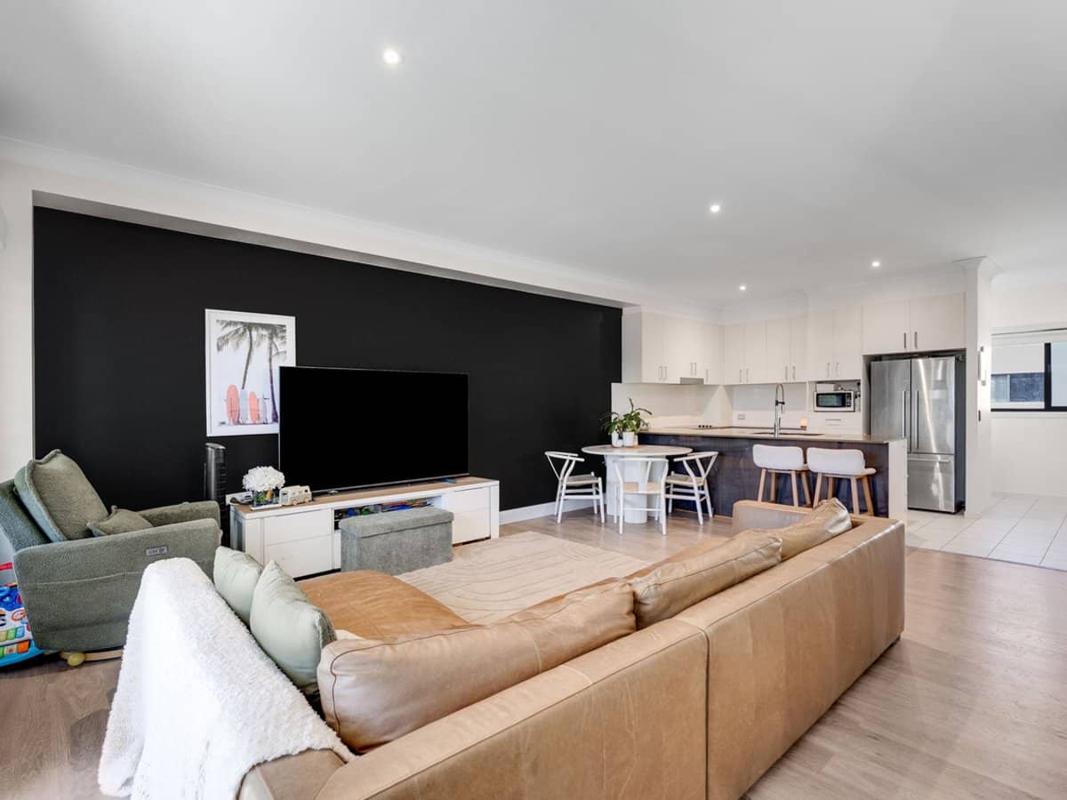 1 Mervyn Thomas Drive, HOPE ISLAND - Thumbnail 3