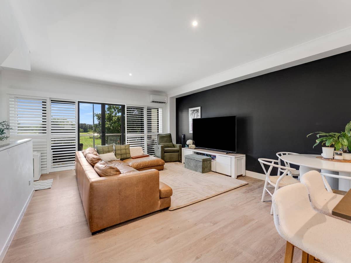 1 Mervyn Thomas Drive, HOPE ISLAND - Thumbnail 4