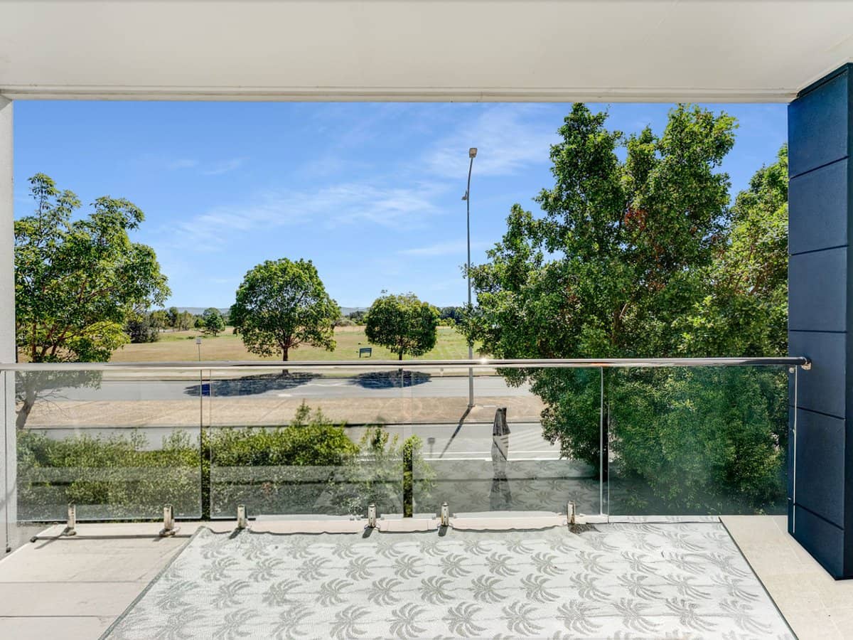 1 Mervyn Thomas Drive, HOPE ISLAND - Thumbnail 6