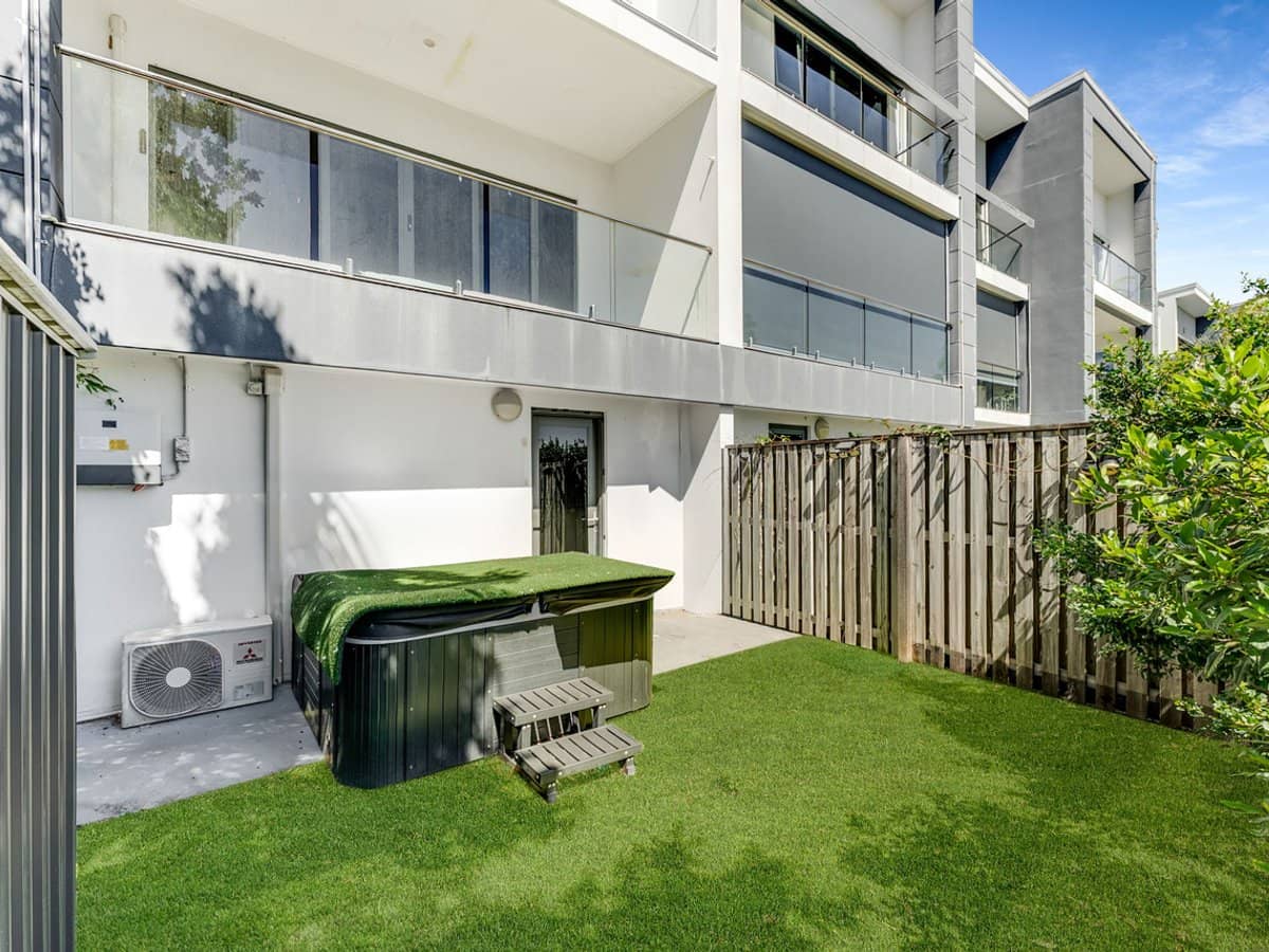 1 Mervyn Thomas Drive, HOPE ISLAND - Thumbnail 9