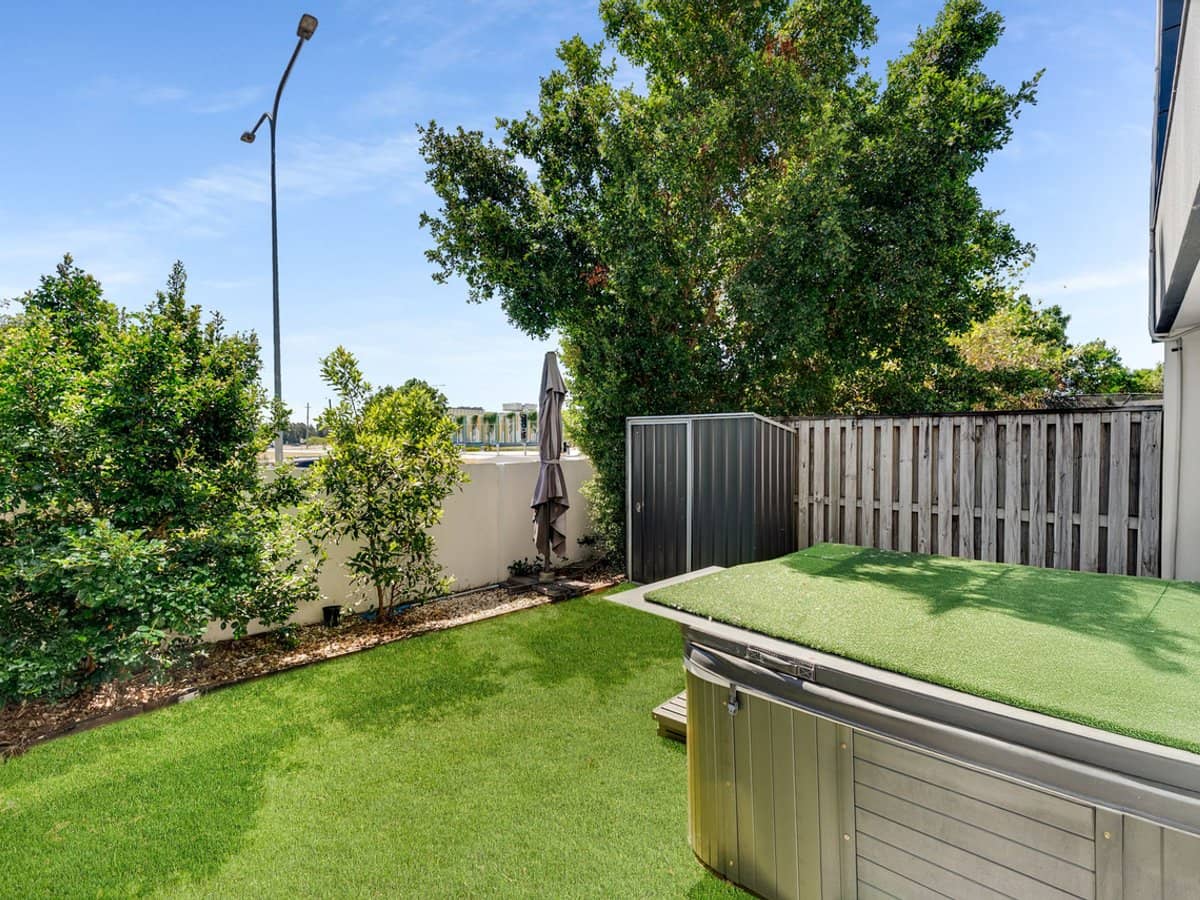 1 Mervyn Thomas Drive, HOPE ISLAND - Thumbnail 10