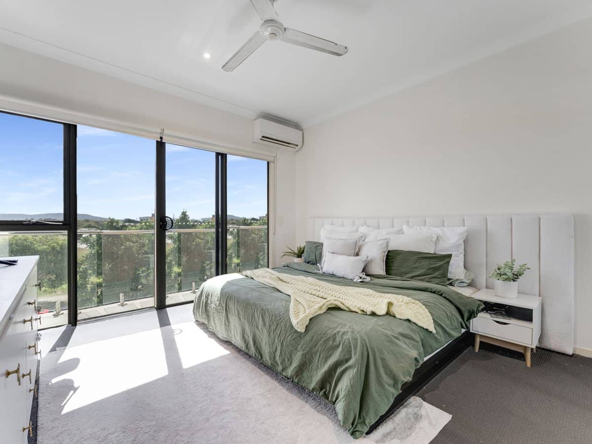 1 Mervyn Thomas Drive, HOPE ISLAND - Thumbnail 12