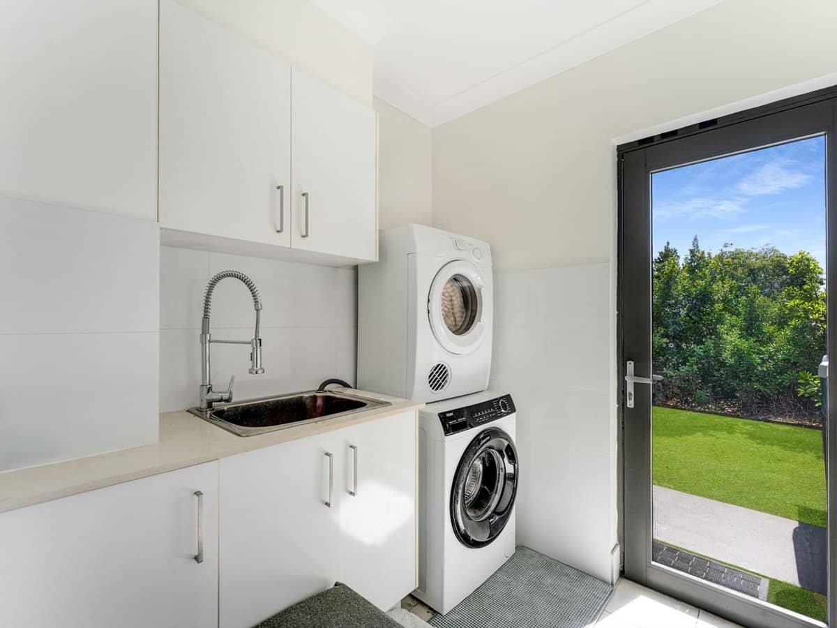 1 Mervyn Thomas Drive, HOPE ISLAND - Thumbnail 18