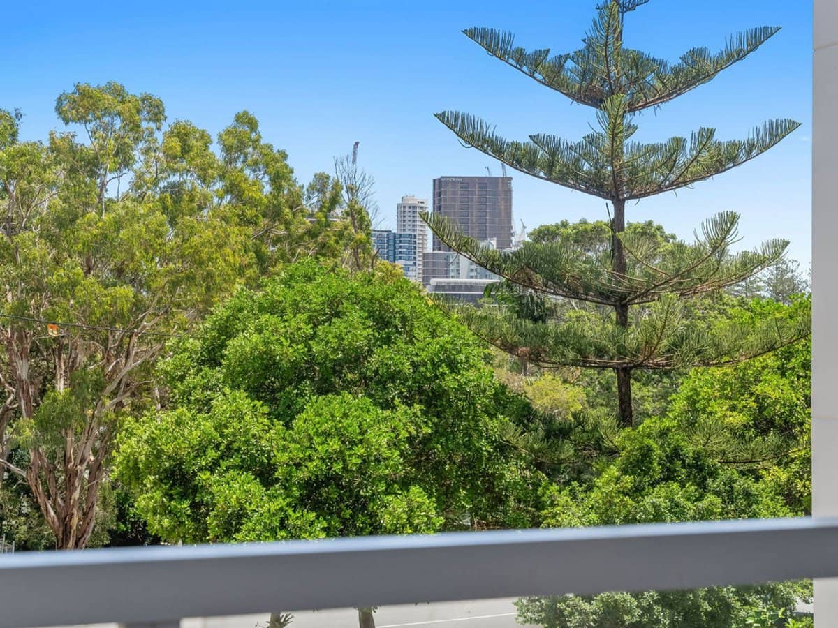 1 Ocean Street, BURLEIGH HEADS - Thumbnail 3