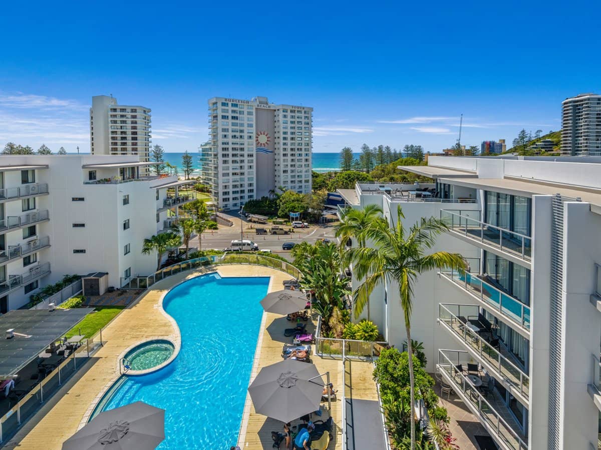 1 Ocean Street, BURLEIGH HEADS - Thumbnail 4