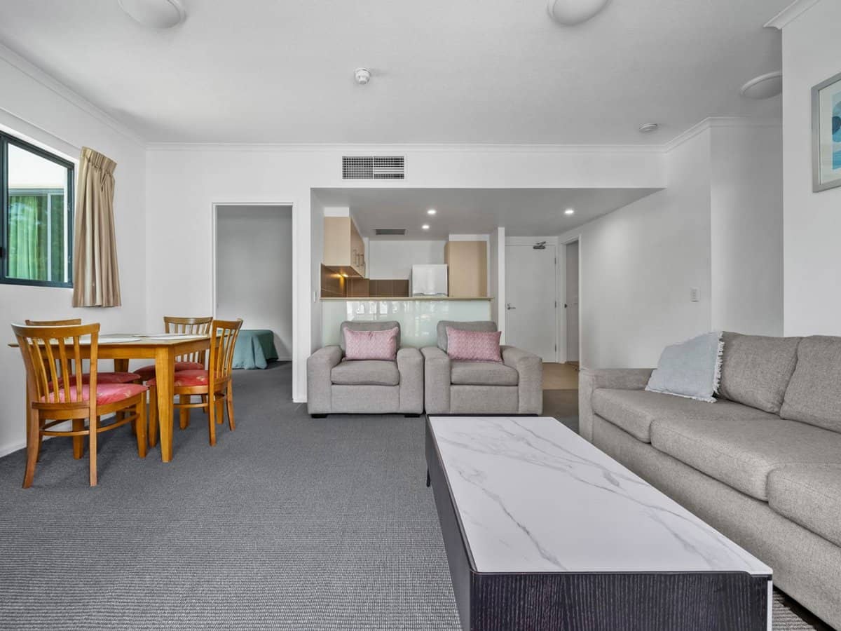 1 Ocean Street, BURLEIGH HEADS - Thumbnail 7