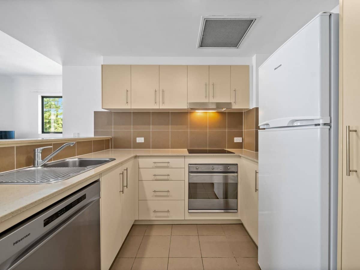 1 Ocean Street, BURLEIGH HEADS - Thumbnail 8