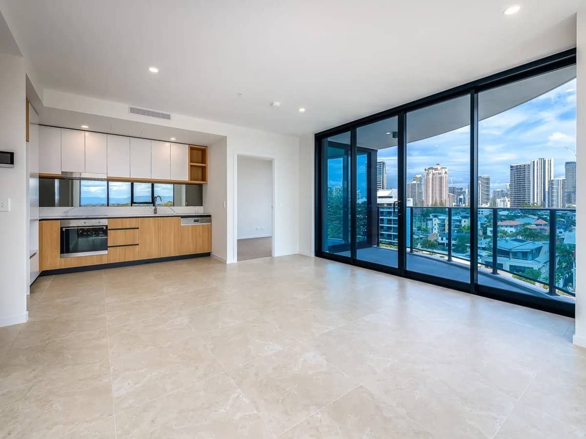 28-30 Second Avenue, BROADBEACH - Thumbnail 2