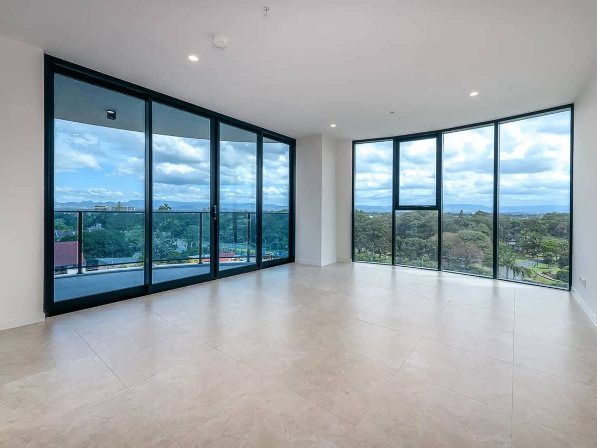 28-30 Second Avenue, BROADBEACH - Thumbnail 3