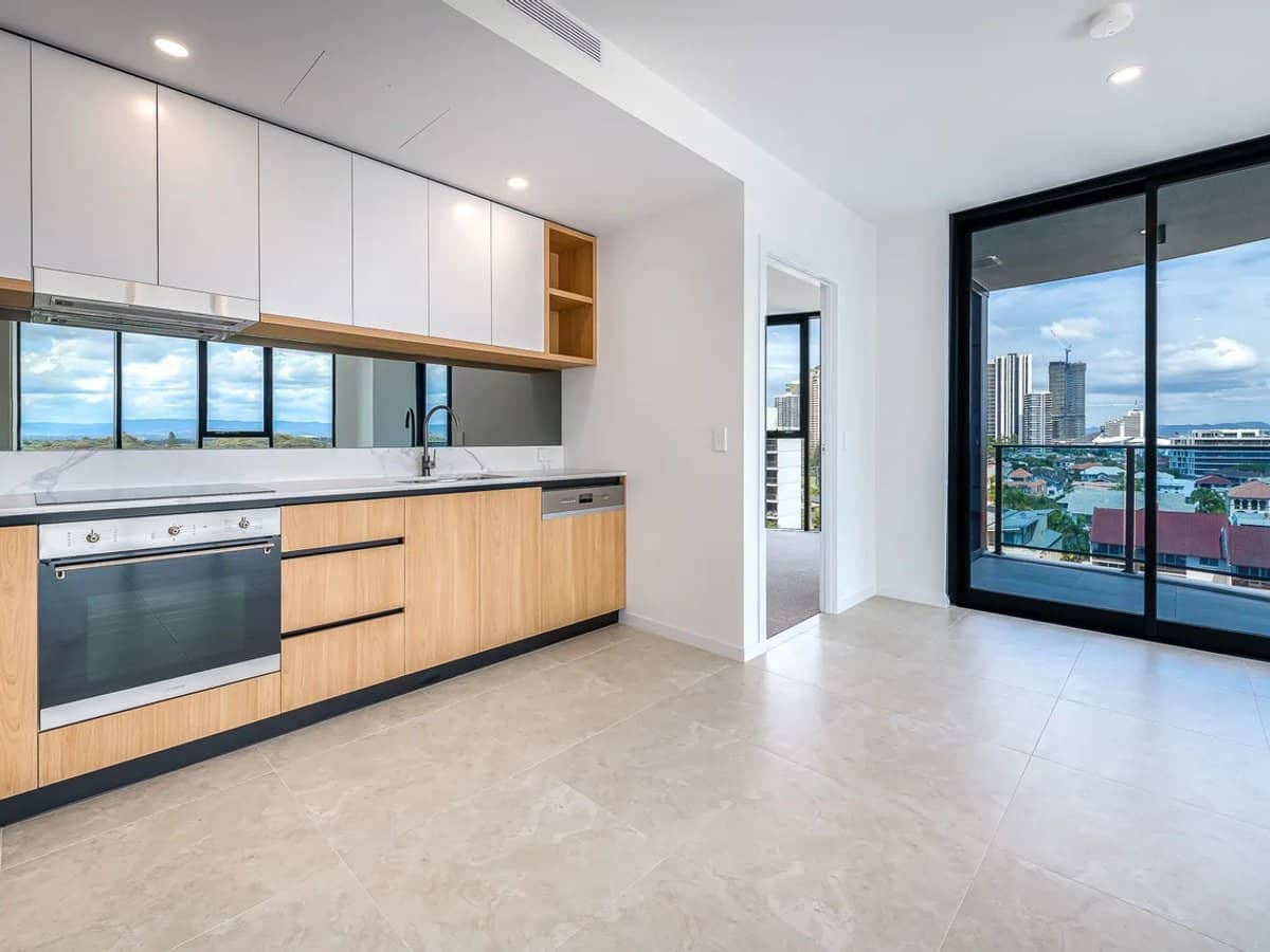 28-30 Second Avenue, BROADBEACH - Thumbnail 4