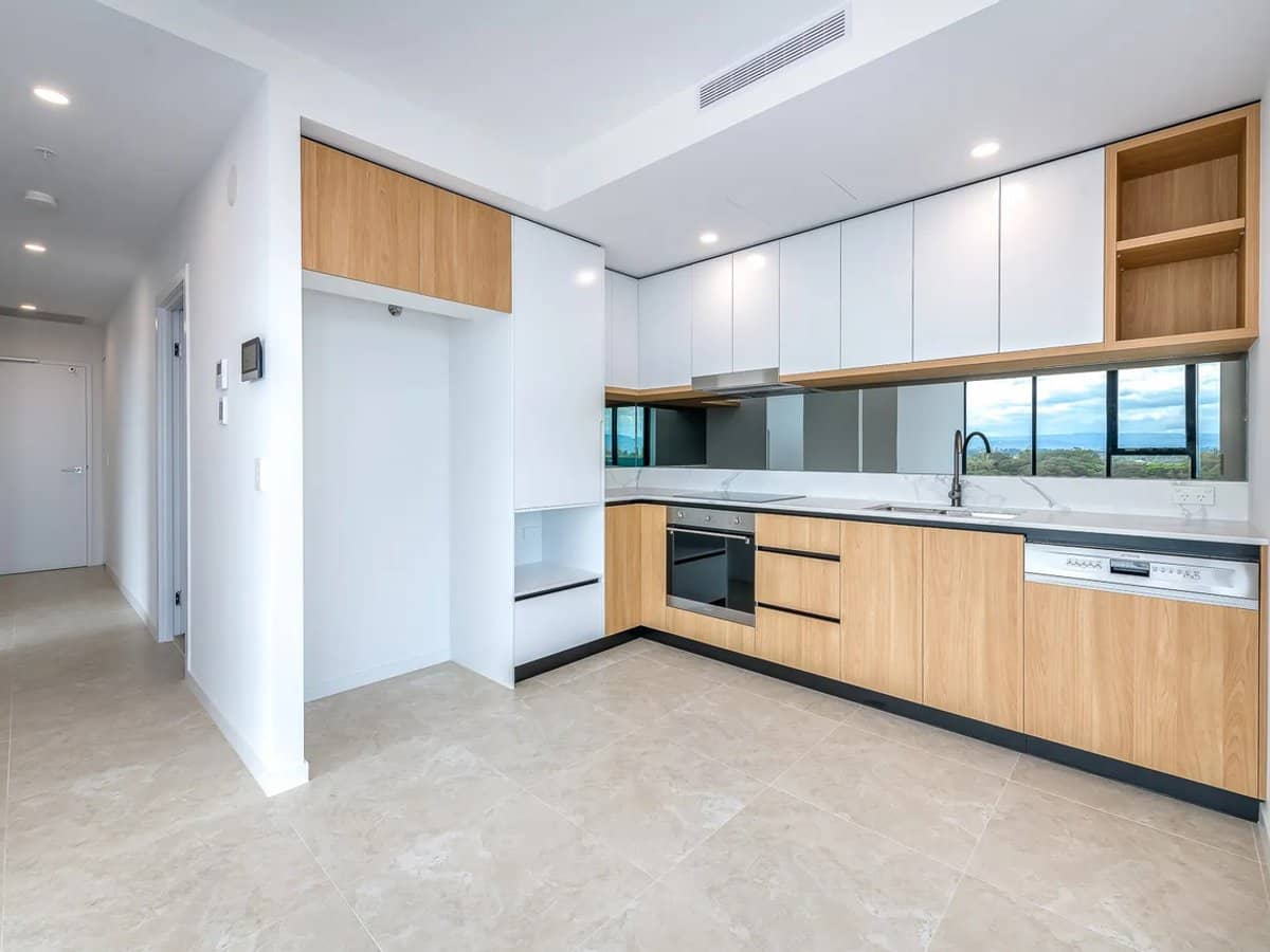 28-30 Second Avenue, BROADBEACH - Thumbnail 5