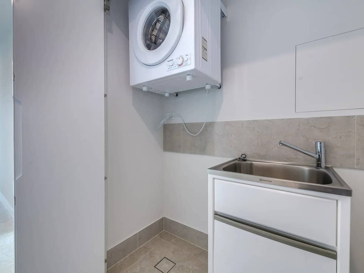 28-30 Second Avenue, BROADBEACH - Thumbnail 13