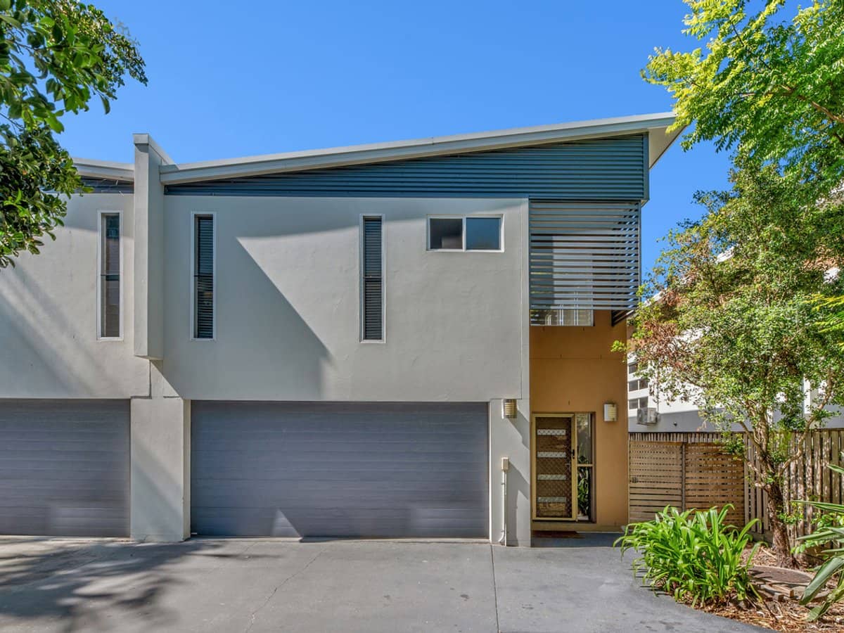 129 Pohlman Street, SOUTHPORT - Thumbnail 2