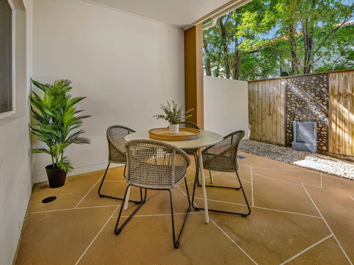 129 Pohlman Street, SOUTHPORT - Thumbnail 19