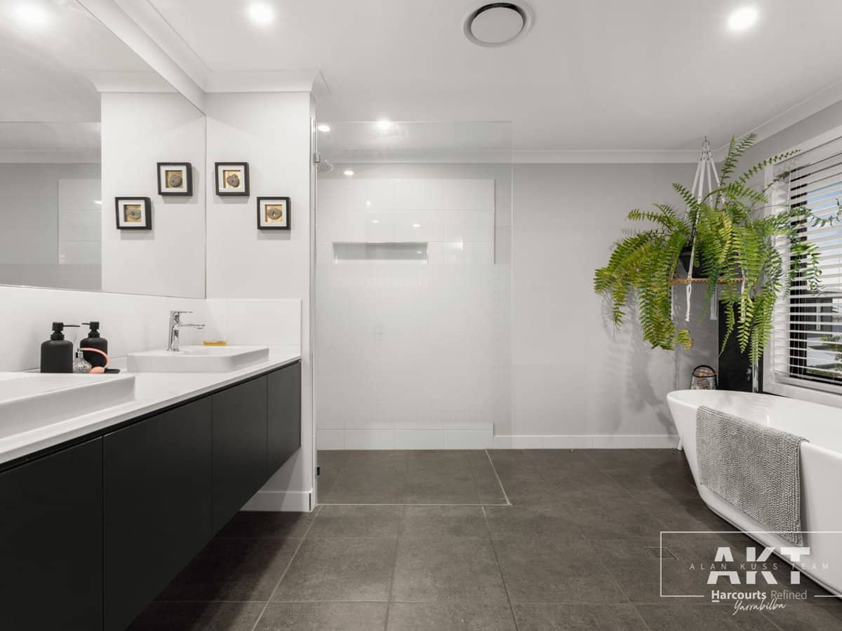 13 Belhaven Avenue, YARRABILBA - Thumbnail 14