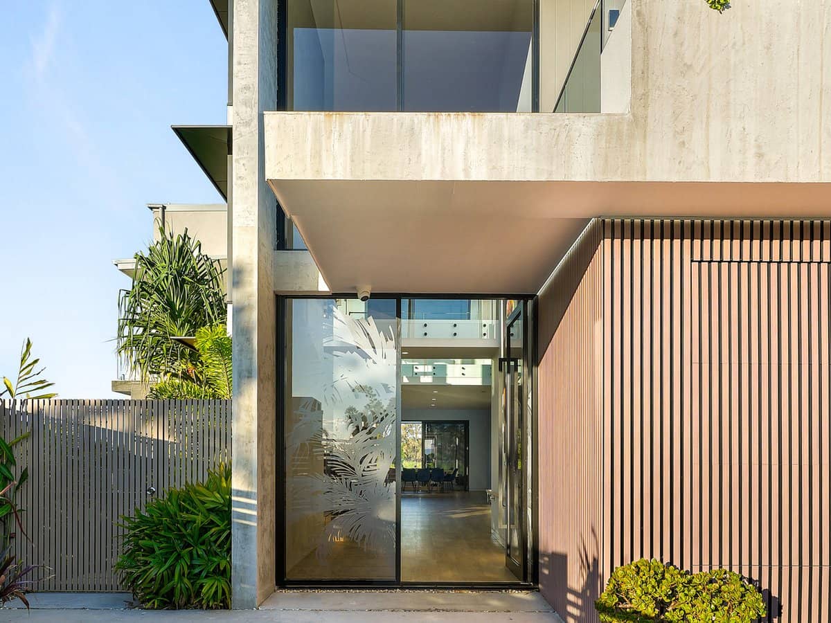 85 Marina Parade, Jacobs Well - Thumbnail 3