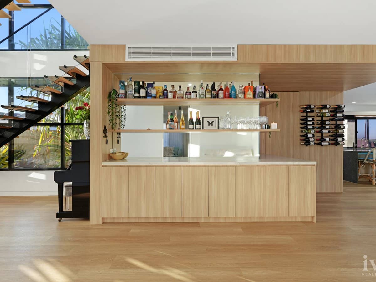 85 Marina Parade, Jacobs Well - Thumbnail 4