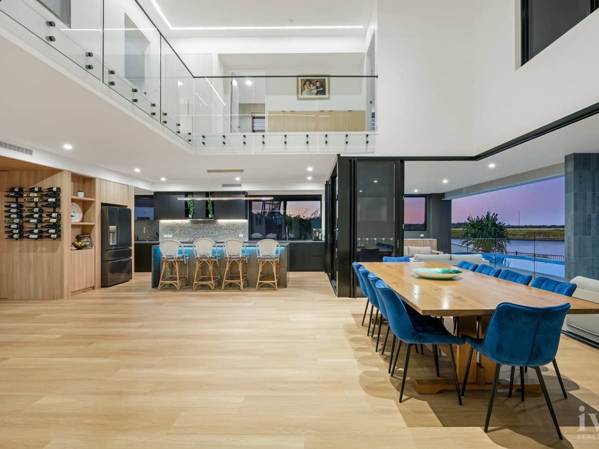 85 Marina Parade, Jacobs Well - Thumbnail 6