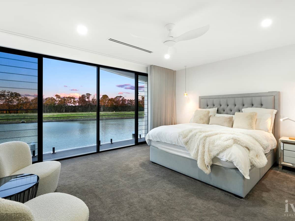 85 Marina Parade, Jacobs Well - Thumbnail 15