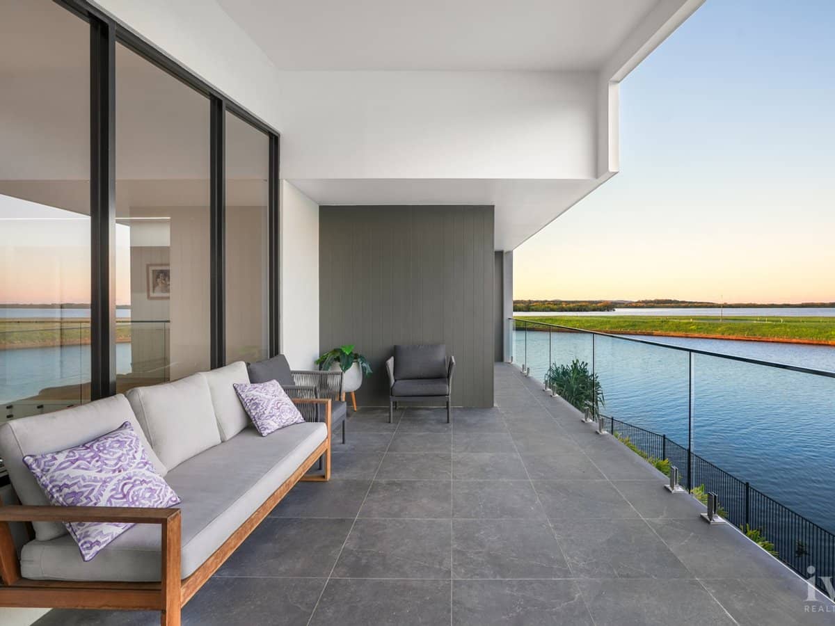 85 Marina Parade, Jacobs Well - Thumbnail 16