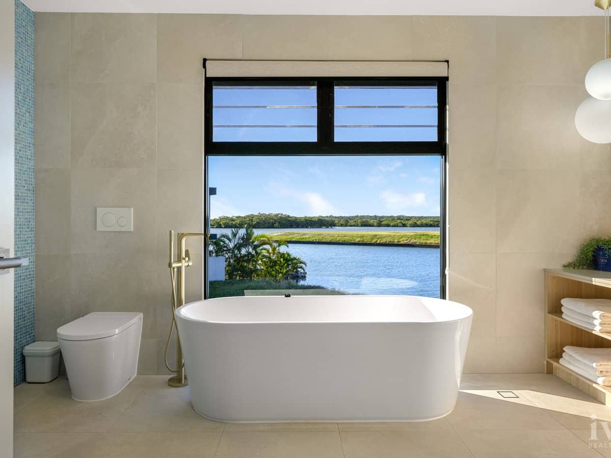 85 Marina Parade, Jacobs Well - Thumbnail 21