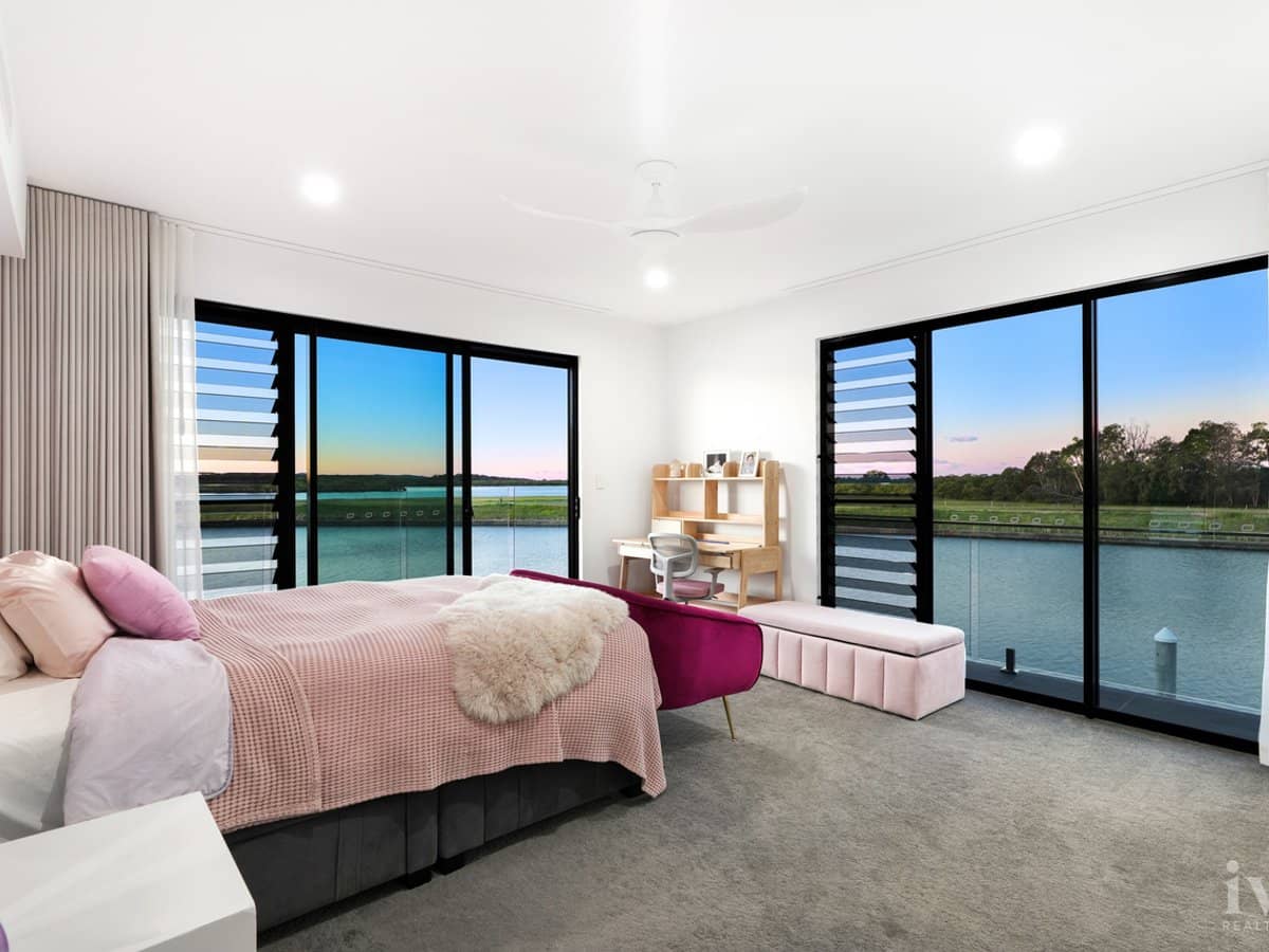 85 Marina Parade, Jacobs Well - Thumbnail 22