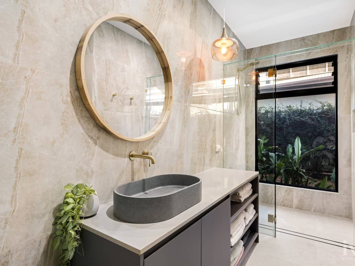 85 Marina Parade, Jacobs Well - Thumbnail 23