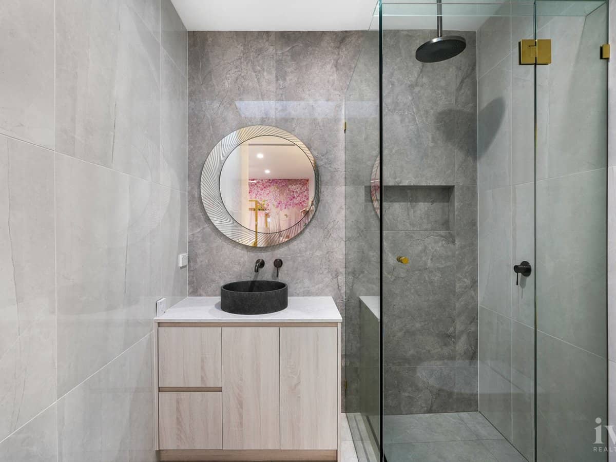 85 Marina Parade, Jacobs Well - Thumbnail 25