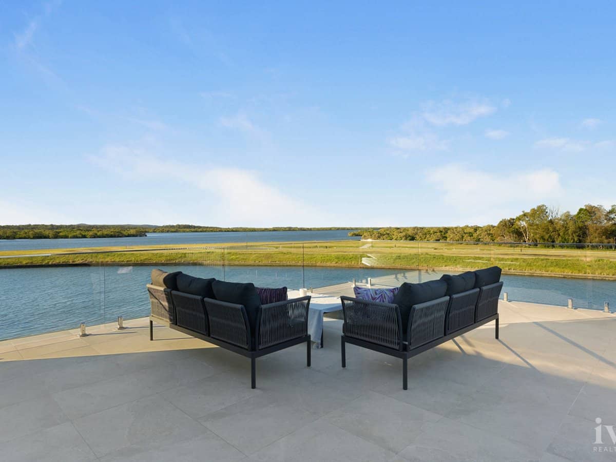 85 Marina Parade, Jacobs Well - Thumbnail 27