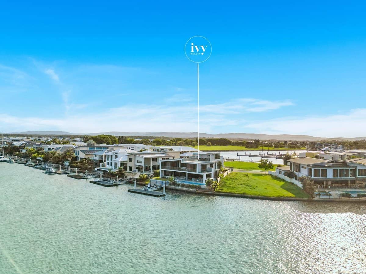 85 Marina Parade, Jacobs Well - Thumbnail 31