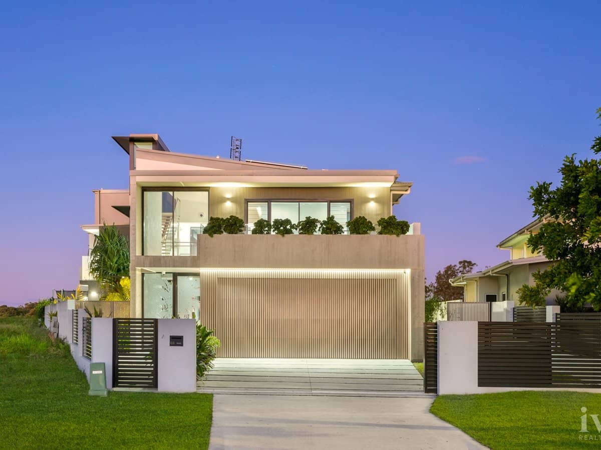 85 Marina Parade, Jacobs Well - Thumbnail 1