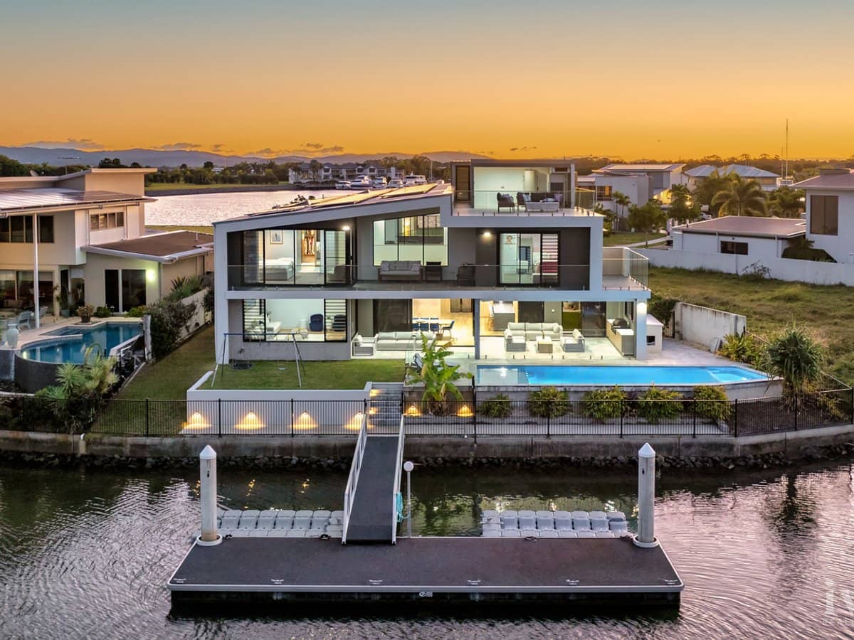 85 Marina Parade, Jacobs Well - Thumbnail 2