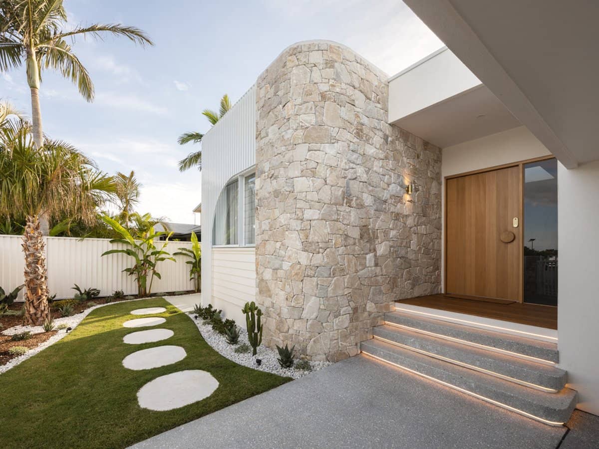 130 Christine Avenue, Burleigh Waters - Thumbnail 3