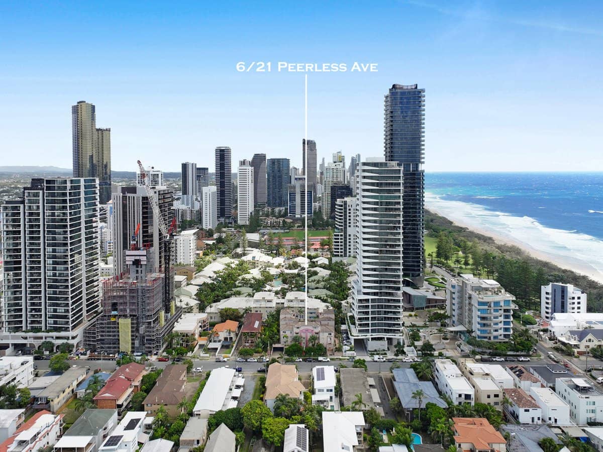 21 Peerless Avenue, Mermaid Beach - Thumbnail 2