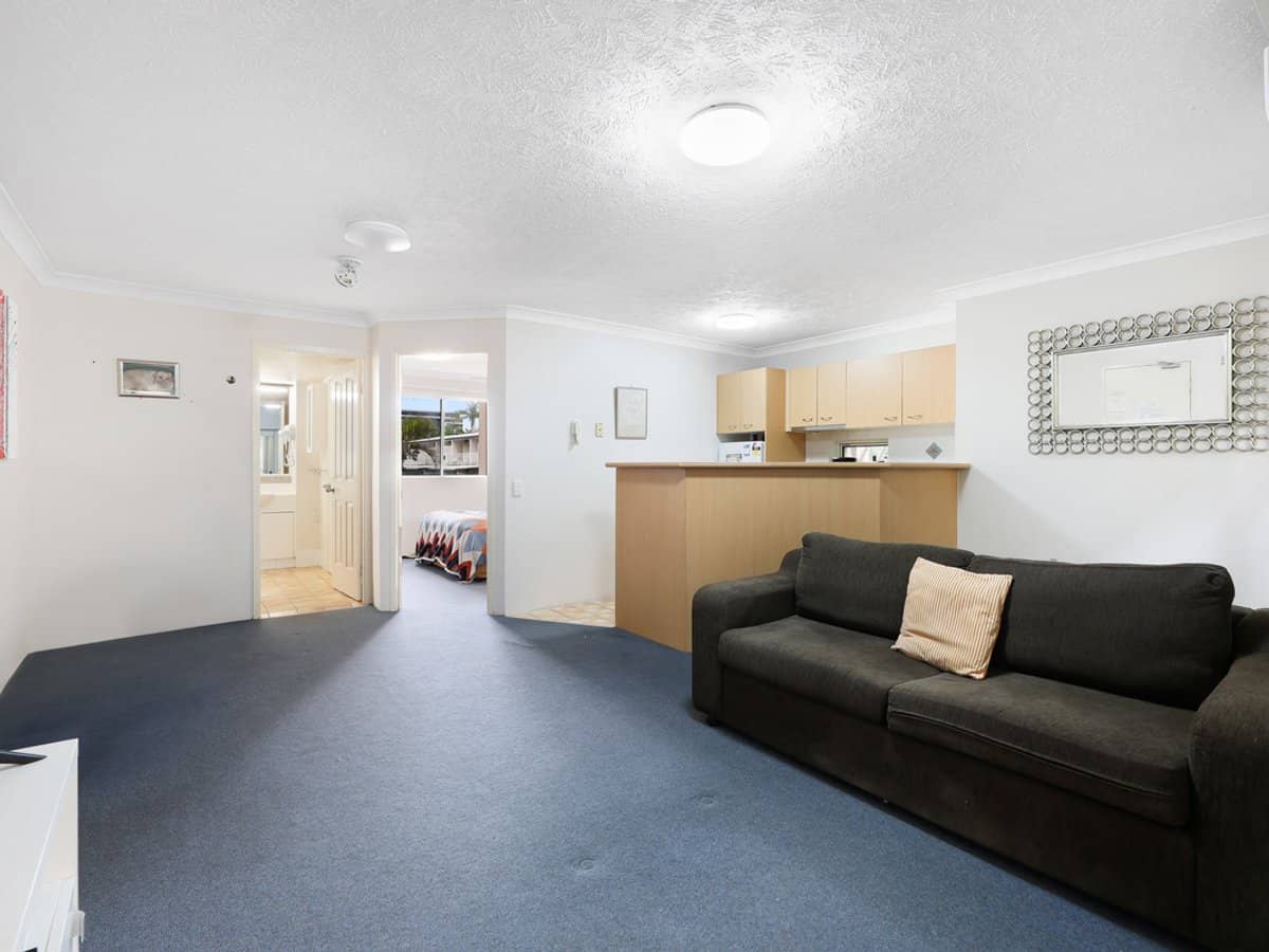 21 Peerless Avenue, Mermaid Beach - Thumbnail 3