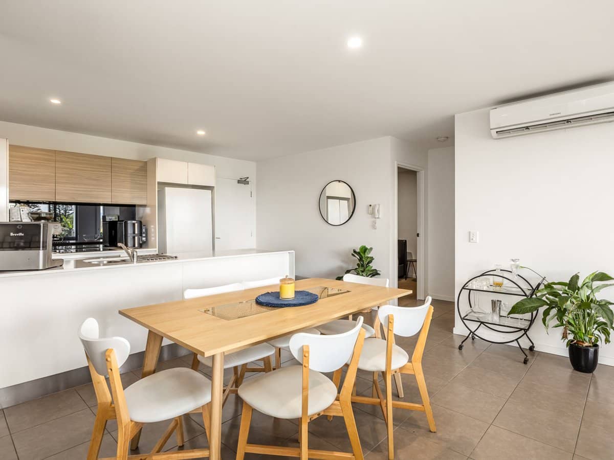 1-7 Waterford Court, BUNDALL - Thumbnail 1