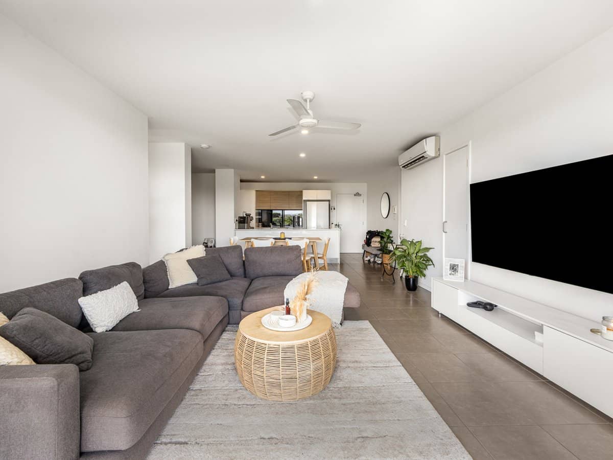 1-7 Waterford Court, BUNDALL - Thumbnail 3