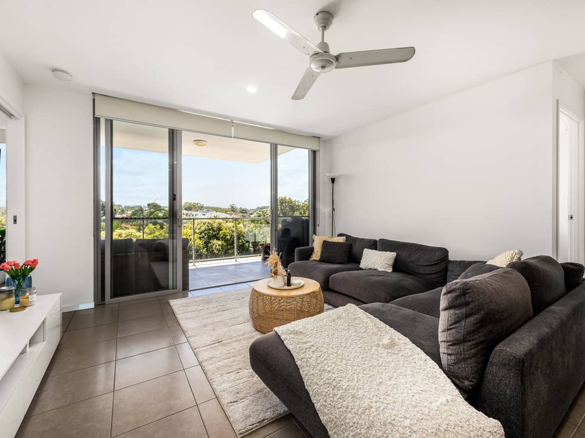1-7 Waterford Court, BUNDALL - Thumbnail 4