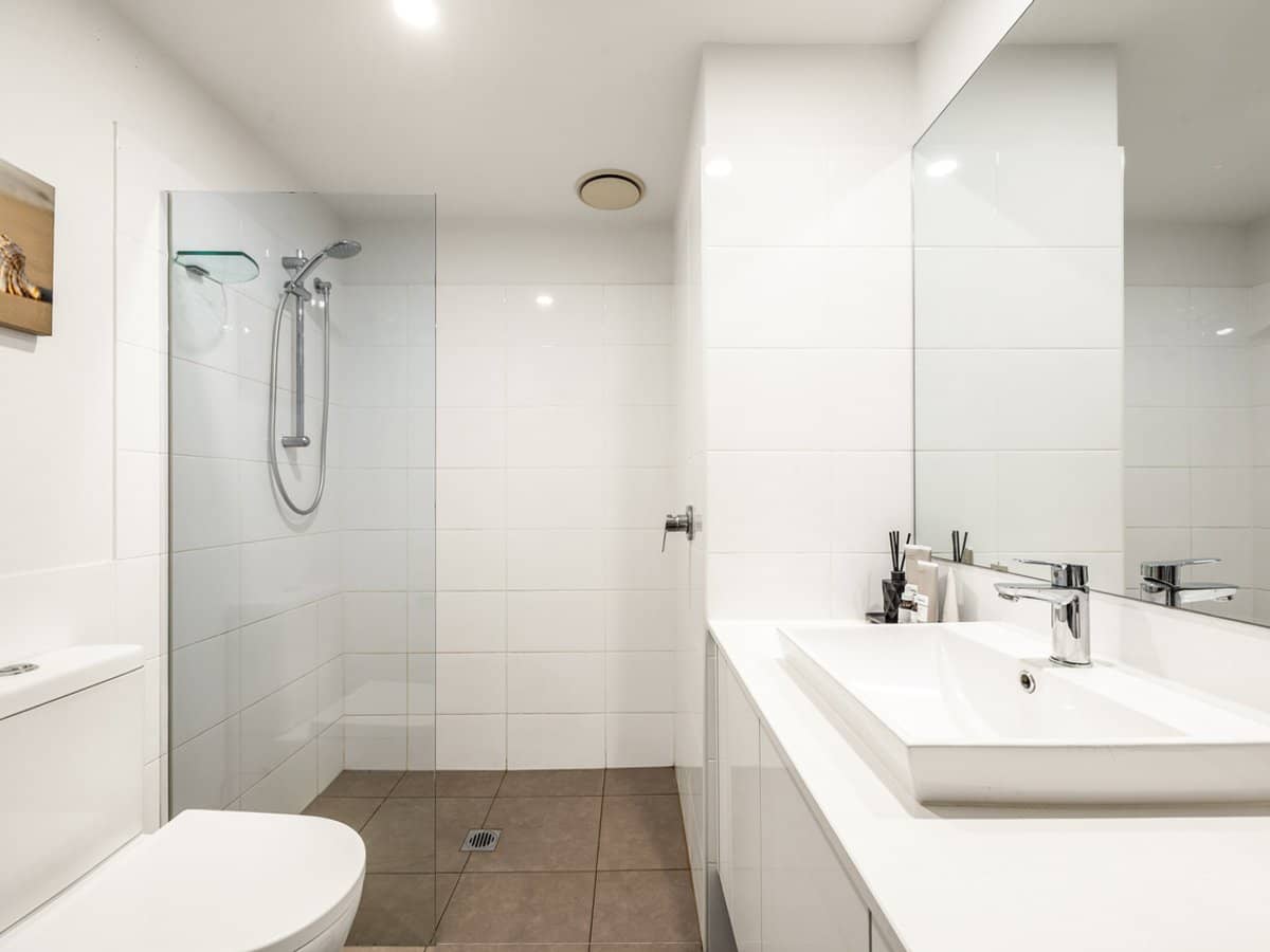 1-7 Waterford Court, BUNDALL - Thumbnail 16