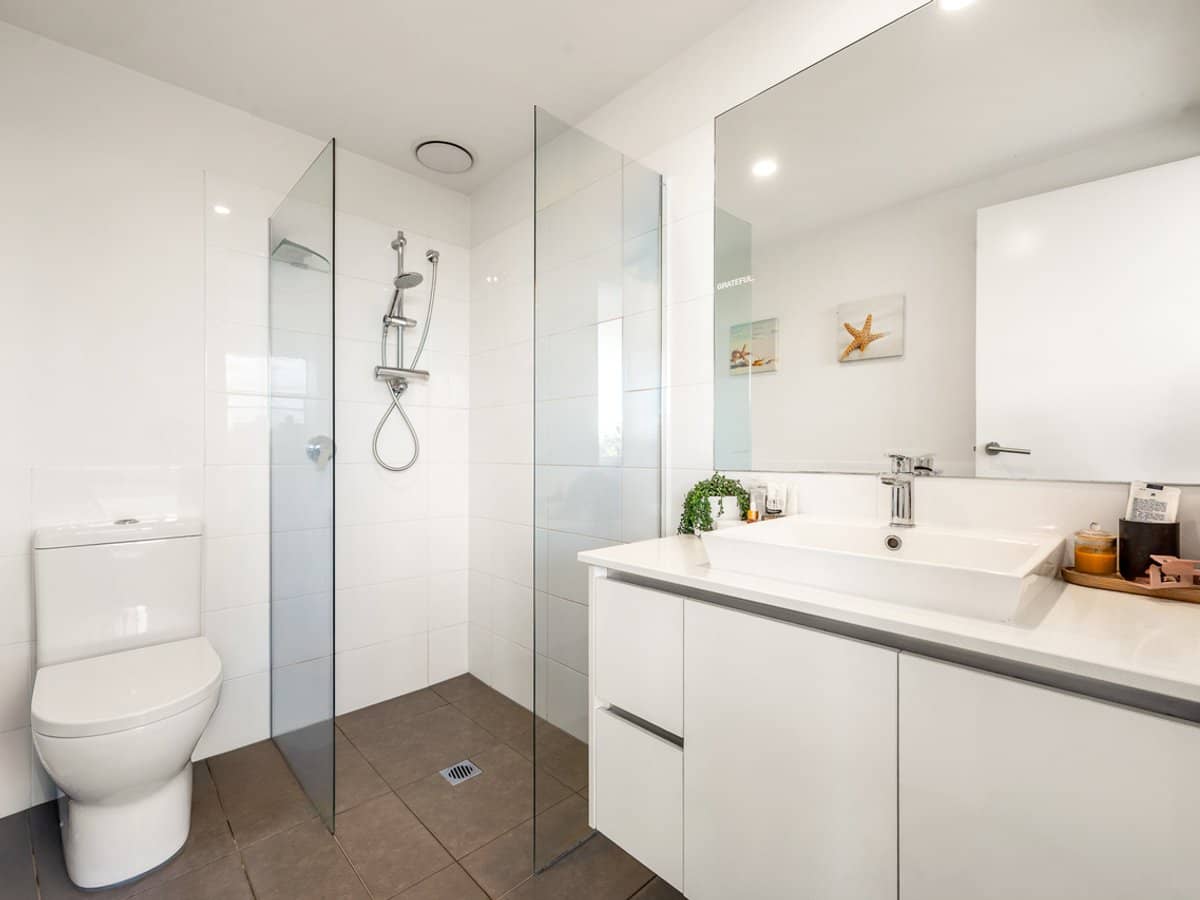 1-7 Waterford Court, BUNDALL - Thumbnail 17