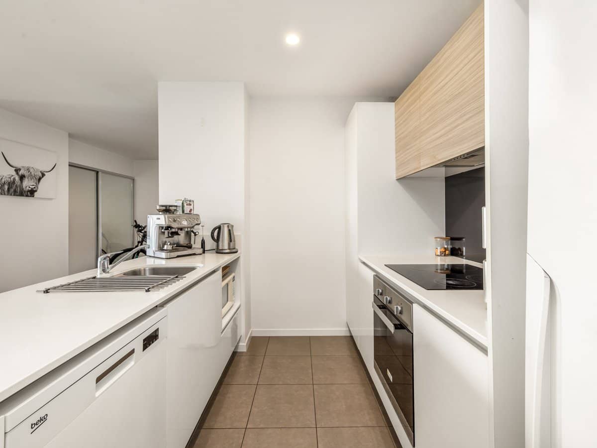 1-7 Waterford Court, BUNDALL - Thumbnail 18