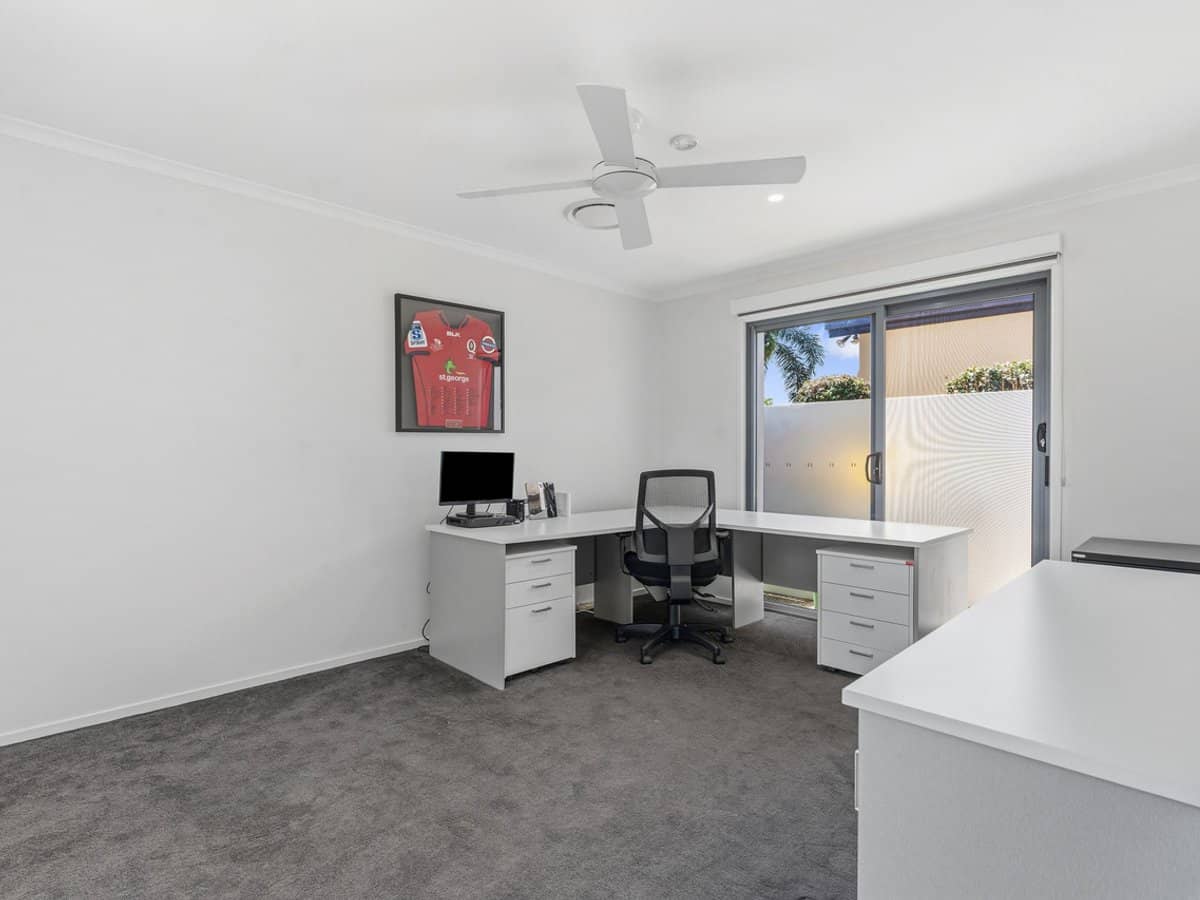 8 Angus Court, Benowa Waters - Thumbnail 21