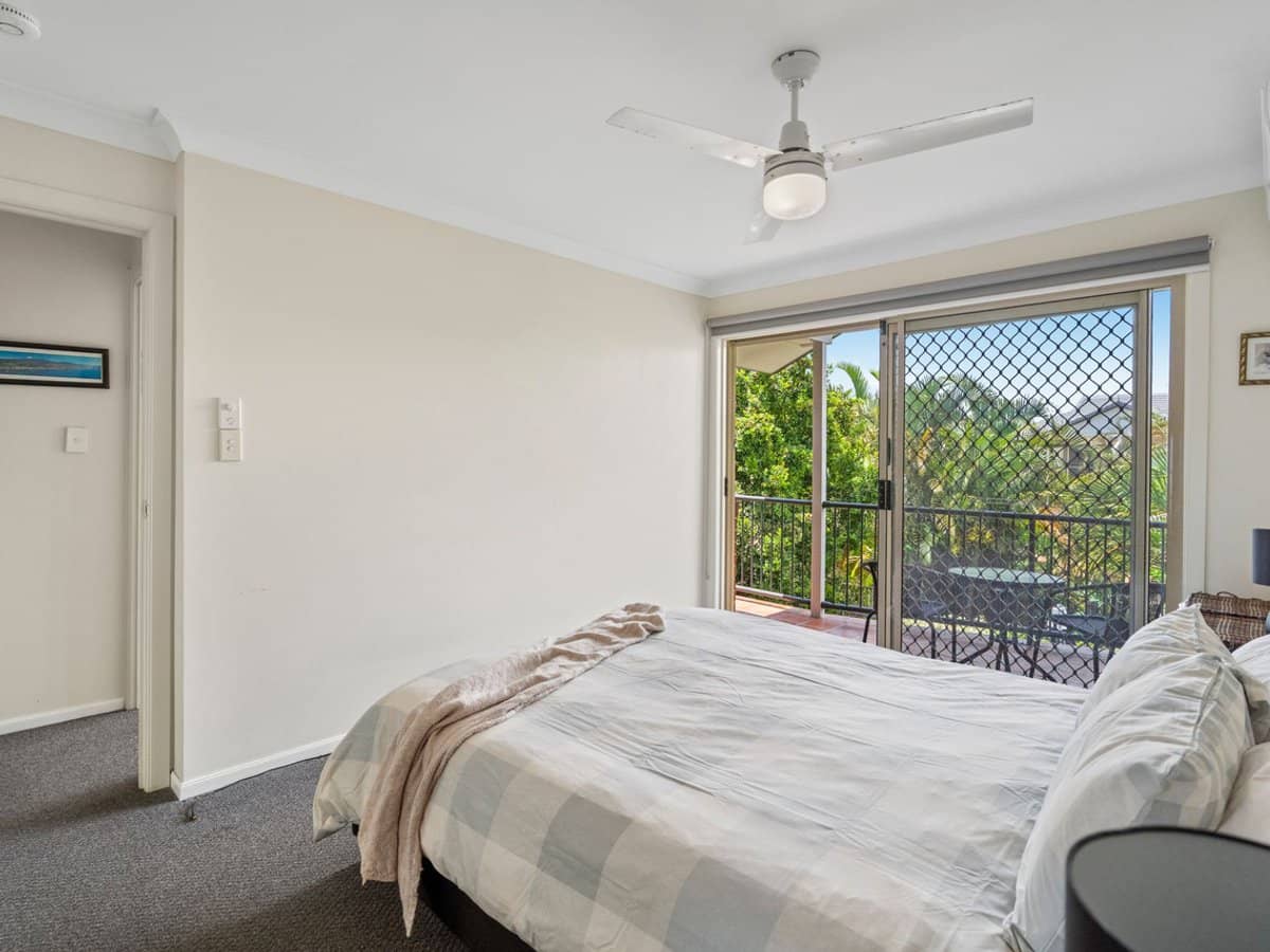 7-9 Santa Cruz Boulevard, CLEAR ISLAND WATERS - Thumbnail 9